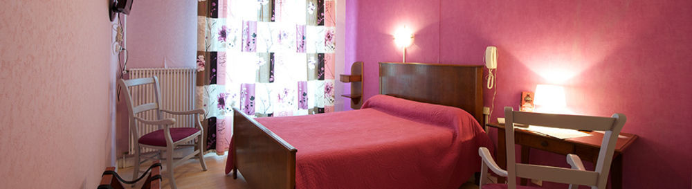 Hotel Logis Chez Germaine Geüs-d'Oloron Esterno foto