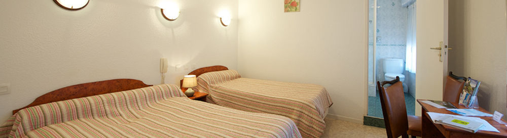 Hotel Logis Chez Germaine Geüs-d'Oloron Esterno foto