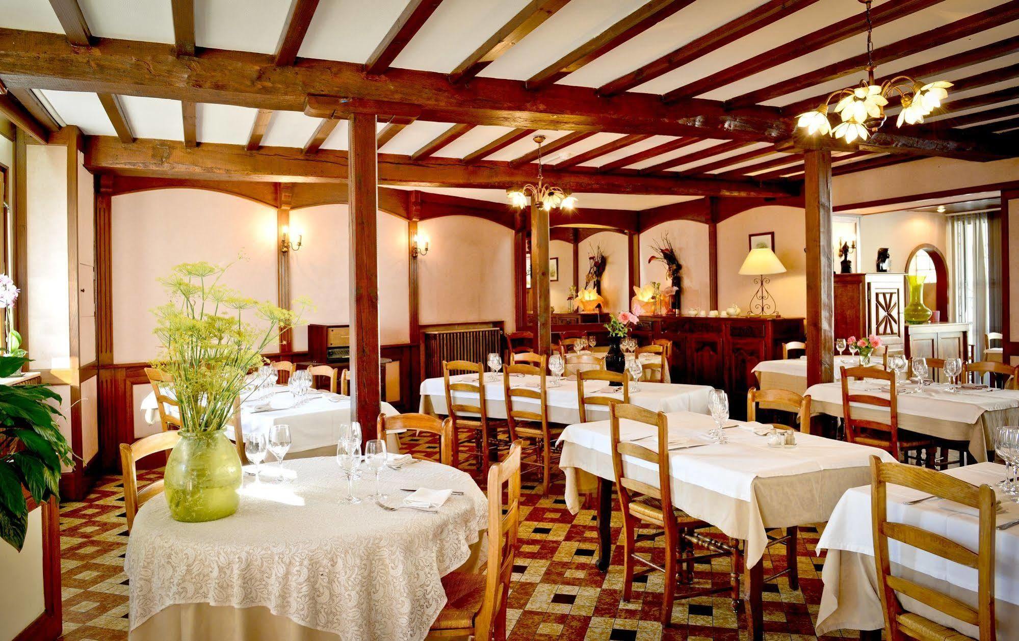 Hotel Logis Chez Germaine Geüs-d'Oloron Esterno foto