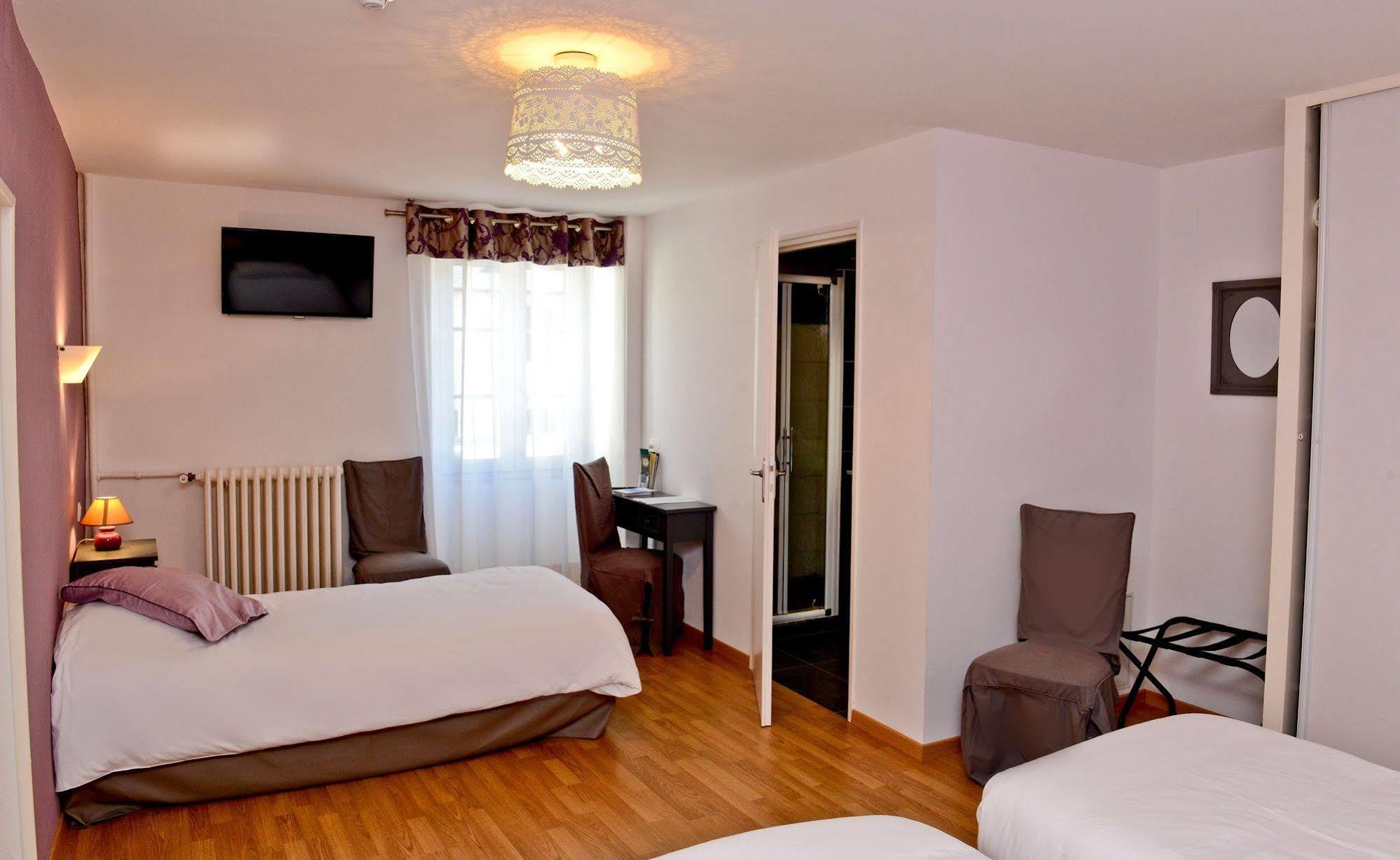Hotel Logis Chez Germaine Geüs-d'Oloron Esterno foto