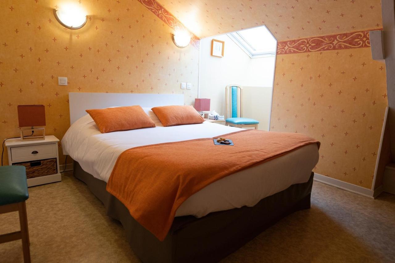 Hotel Logis Chez Germaine Geüs-d'Oloron Esterno foto