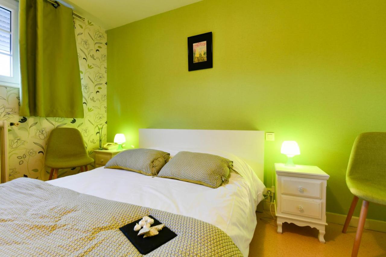 Hotel Logis Chez Germaine Geüs-d'Oloron Esterno foto